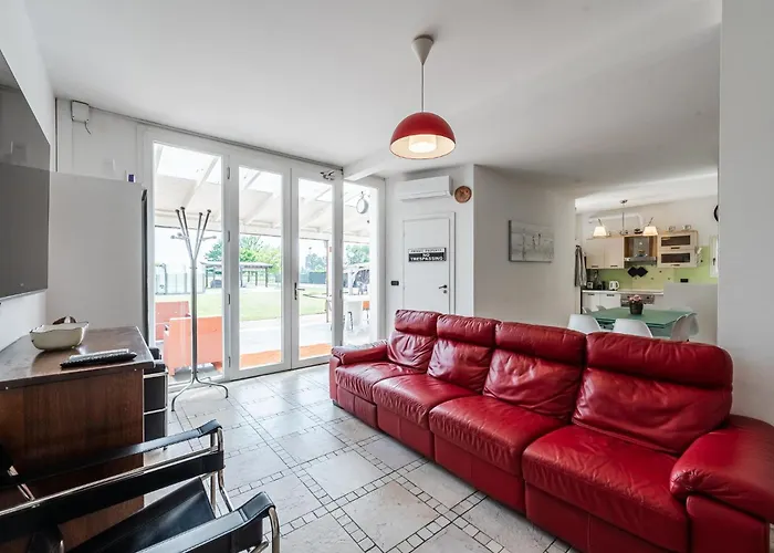 Сasa de vacaciones Balda House, Covered And Heated Pool Only For Bolonia