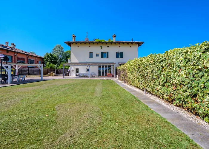 Dom wakacyjny Balda House, Covered And Heated Pool Only For